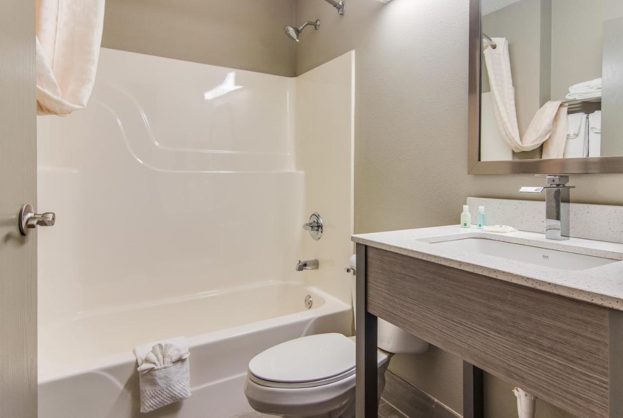 Quality Inn & Suites Grove City-Outlet Mall Экстерьер фото