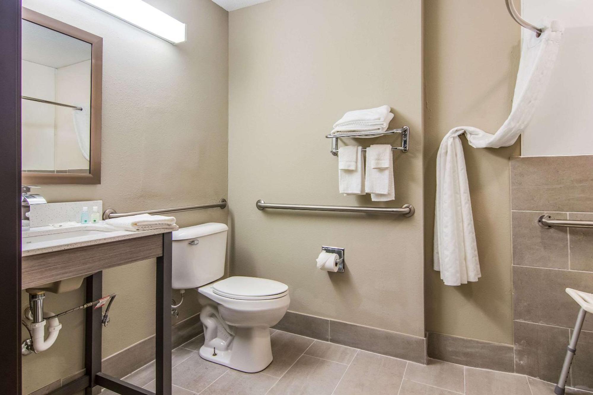 Quality Inn & Suites Grove City-Outlet Mall Экстерьер фото