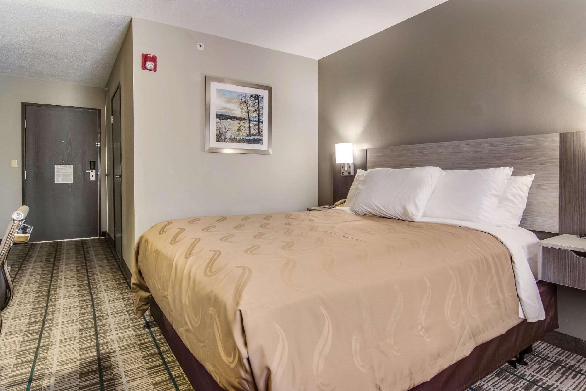 Quality Inn & Suites Grove City-Outlet Mall Экстерьер фото